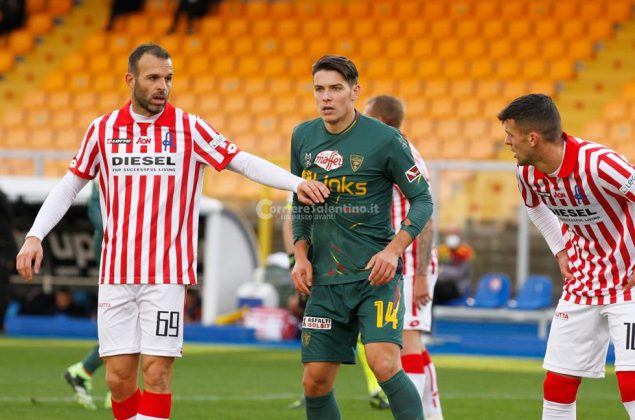 Finalmente tre punti per i giallorossi. Lecce-Vicenza 2-1 - Corriere Salentino