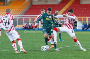 Finalmente tre punti per i giallorossi. Lecce-Vicenza 2-1 - Corriere Salentino