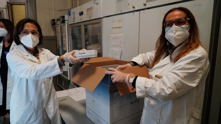 Covid-19, iniziato il V-Day in Puglia. La prima vaccinata esulta: “Evviva!” - Corriere Salentino