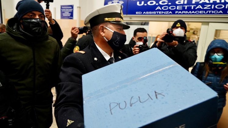 Covid-19, iniziato il V-Day in Puglia. La prima vaccinata esulta: “Evviva!” - Corriere Salentino