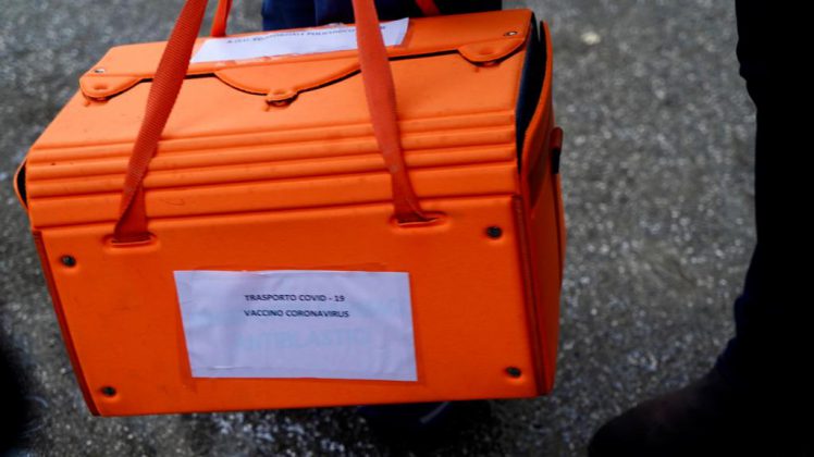 Covid-19, iniziato il V-Day in Puglia. La prima vaccinata esulta: “Evviva!” - Corriere Salentino