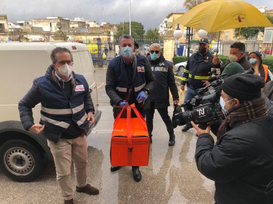 V-day, il giorno della svolta nella lotta al covid-19: ecco le immagini e le voci. Ora la vaccinazione di massa - Corriere Salentino