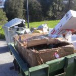 Tra i rifiuti spunta un cartone pieno zeppo di fuochi pirici, sequestro e indagini ad Otranto - Corriere Salentino