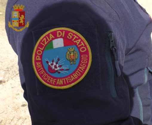 Nella fabbrica di fuochi d'artificio candelotti senza etichette e 75 chili di "polvere nera": arrestato titolare - Corriere Salentino