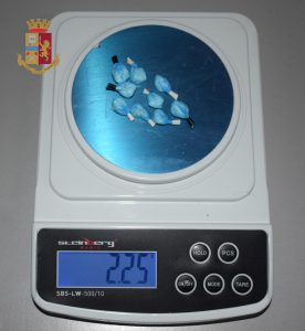 A spasso dopo il coprifuoco con dosi di cocaina nei telecomandi delle auto: arrestato - Corriere Salentino