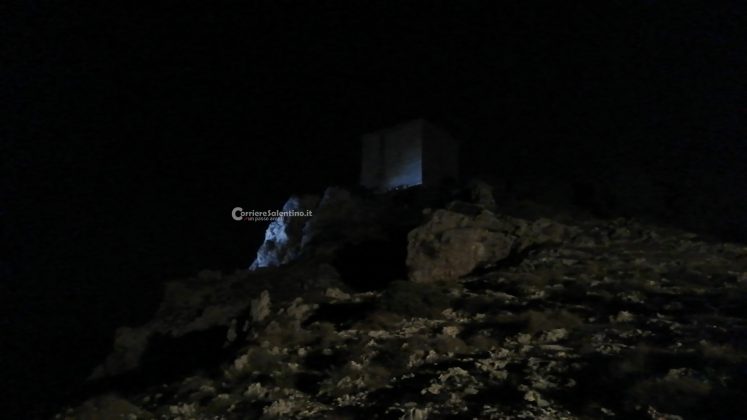 Precipita dalla scogliera di Santa Caterina, paura per una 59enne: recuperata dopo un lungo intervento - Corriere Salentino