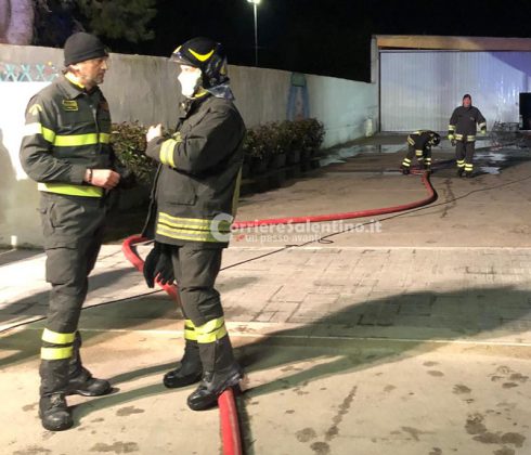 Misterioso incendio in città, alle fiamme tettoia e ufficio di un autolavaggio: si indaga sulle cause - Corriere Salentino