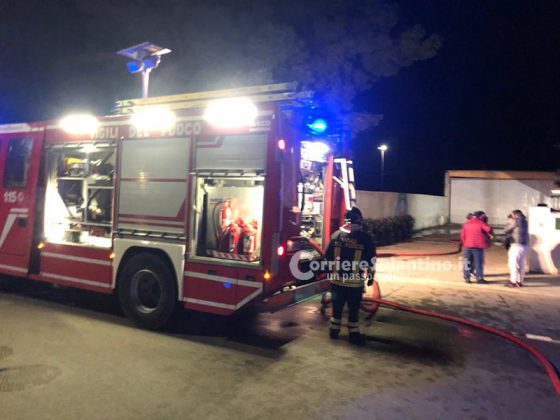 Misterioso incendio in città, alle fiamme tettoia e ufficio di un autolavaggio: si indaga sulle cause - Corriere Salentino