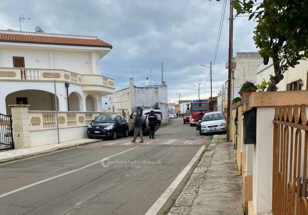 L'auto si ribalta dopo il tamponamento e resta capovolta sull'asfalto: paura per una ragazza - Corriere Salentino