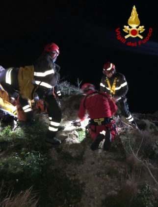 Precipita dalla scogliera di Santa Caterina, paura per una 59enne: recuperata dopo un lungo intervento - Corriere Salentino