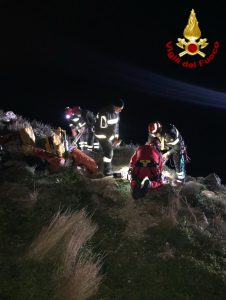 Precipita dalla scogliera di Santa Caterina, paura per una 59enne: recuperata dopo un lungo intervento - Corriere Salentino
