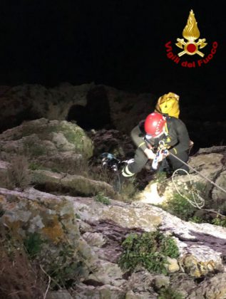 Precipita dalla scogliera di Santa Caterina, paura per una 59enne: recuperata dopo un lungo intervento - Corriere Salentino