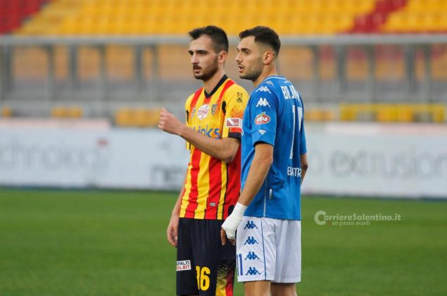 Il Lecce rischia di capitolare ma alla fine risorge e acciuffa un pareggio all'ultimo respiro - Corriere Salentino