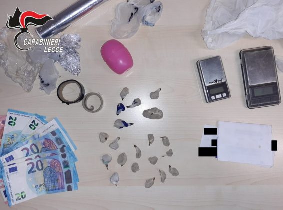 In casa nascondono eroina, scattano tre arresti. Nei guai anche un loro amico per evasione dai domiciliari - Corriere Salentino