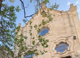 “Accendiamo le luci sulle malattie rare”, il Comune di Gallipoli illumina di verde la biblioteca comunale