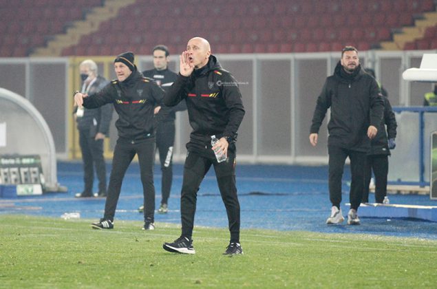 I giallorossi escono alla distanza, 3-1 tra Lecce e Cosenza - Corriere Salentino