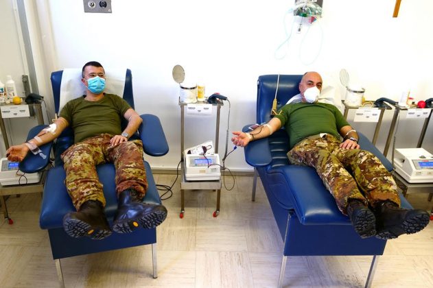 Lecce, i militari del reggimento Cavalleggeri di Lodi donano il sangue - Corriere Salentino
