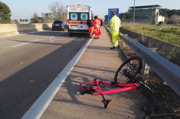 Travolto da auto pirata sulla statale: muore ciclista 45enne. Si costituisce responsabile - Corriere Salentino