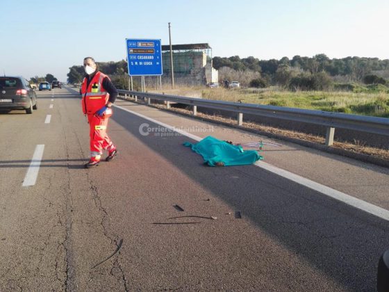 Travolto da auto pirata sulla statale: muore ciclista 45enne. Si costituisce responsabile - Corriere Salentino