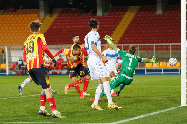 I giallorossi si fanno raggiungere nel finale contro il Brescia, 2-2 al Via del Mare - Corriere Salentino