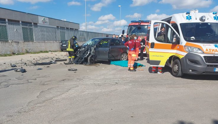 Tragico schianto sulla provinciale: muore sul colpo una 70enne. Altra donna in gravi condizioni - Corriere Salentino