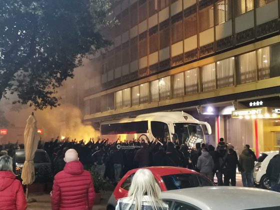 Per Corini e calciatori, tifosi davanti al President: "C'è solo la Curva Nord!" - Corriere Salentino