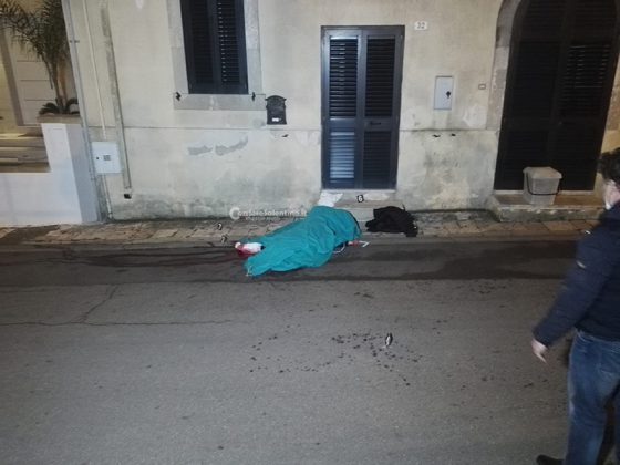 Femminicidio per strada: donna ammazzata a coltellate, si cerca l'ex compagno - Corriere Salentino