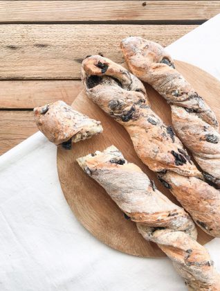 La ricetta del giorno: pizzi con le olive - Corriere Salentino