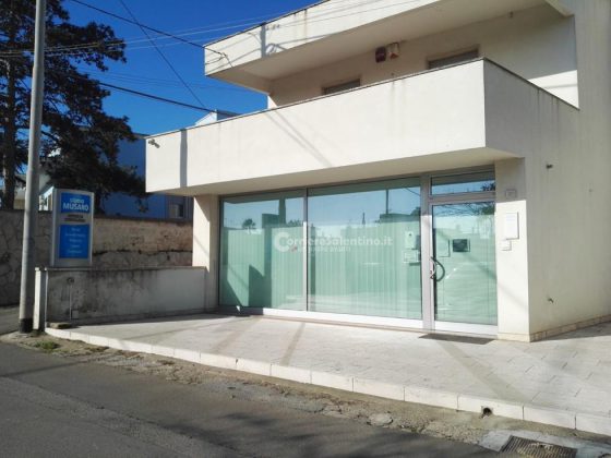 Armati di pistola irrompono nello studio dell’ex sindaco: banditi in fuga con 20mila euro - Corriere Salentino