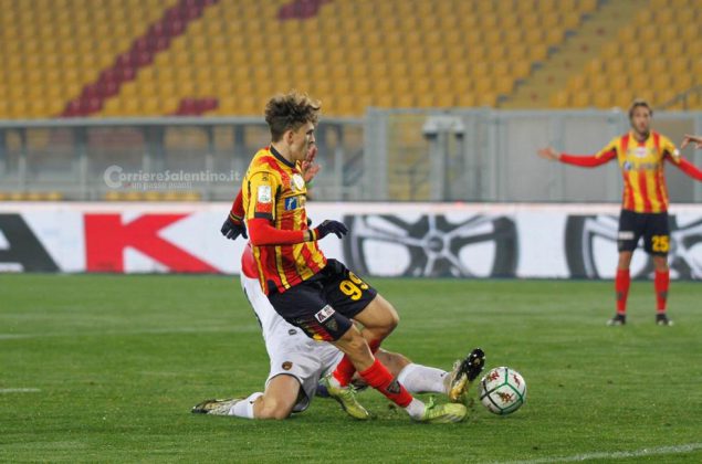 I giallorossi escono alla distanza, 3-1 tra Lecce e Cosenza - Corriere Salentino