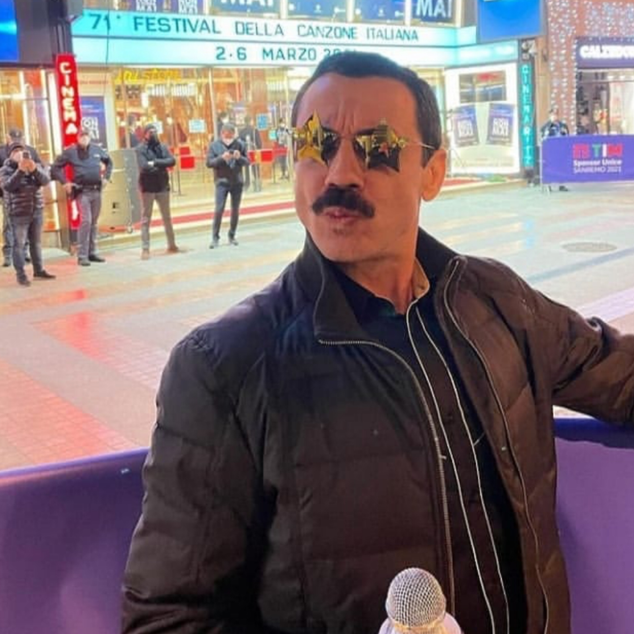 Sanremo: Piero Venery, Il Freddie Mercury Salentino, Fermato Dalla Polizia:  Cantava In Strada A Sanremo - Corriere Salentino Lecce