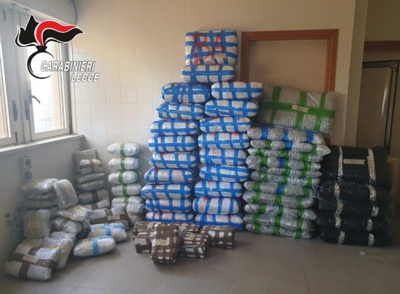 Maxi sequestro di droga nel parcheggio di un centro commerciale: nel furgone oltre 3 quintali di hashish e marijuana - Corriere Salentino