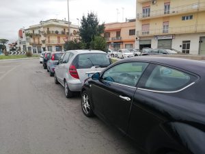 Auto incolonnate per effettuare il tampone al drive-in, in molti vanno via: "È una vergogna, abbiamo atteso quattro ore" - Corriere Salentino