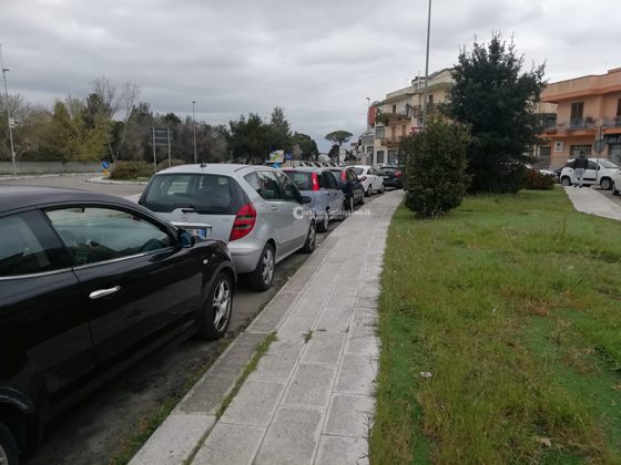 Auto incolonnate per effettuare il tampone al drive-in, in molti vanno via: "È una vergogna, abbiamo atteso quattro ore" - Corriere Salentino