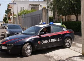 Blitz nell’abitazione trasformata in centrale dello spaccio: arrestato un 49enne