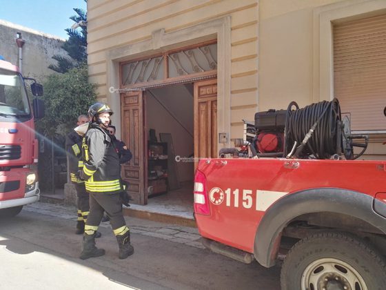 Divampa incendio nel salotto di un'abitazione, paura nel basso Salento all'ora di pranzo - Corriere Salentino