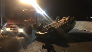 Misterioso incidente sulla superstrada: auto si ribalta, occupanti si danno alla fuga. Ricerche in corso - Corriere Salentino