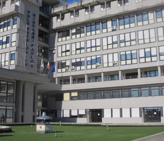 Settimana di sensibilizzazione tumori pediatrici. ALR OdV illumina d’oro il Polo Pediatrico di Lecce