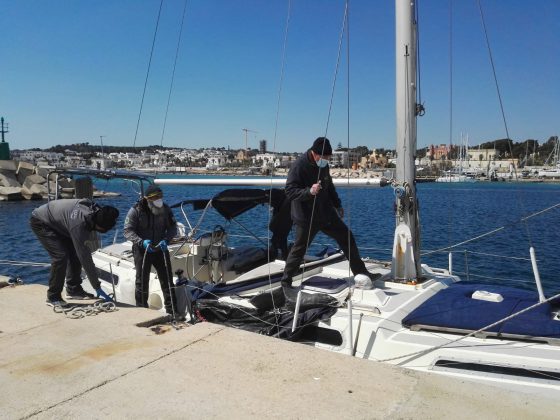 Barca a vela intercettata a largo del "Ciolo": 43 migranti sbarcano sulle coste salentine - Corriere Salentino