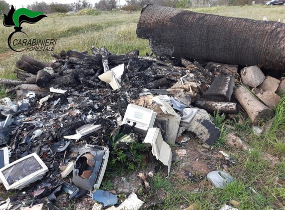 Gestione illecita di rifiuti speciali pericolosi e lavori edili senza autorizzazioni in area vincolata: tre denunce - Corriere Salentino