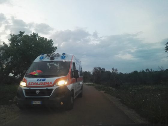 Tenta di recuperare l’aquilone, precipita nel dirupo per 8 metri: 45enne al Fazzi con codice rosso - Corriere Salentino