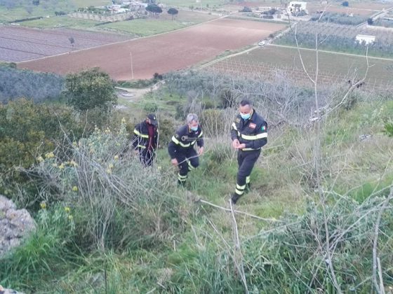 Tenta di recuperare l’aquilone, precipita nel dirupo per 8 metri: 45enne al Fazzi con codice rosso - Corriere Salentino