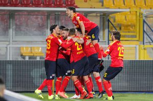 Il Lecce non si ferma più: sconfitta la Salernitana per 2-0 - Corriere Salentino