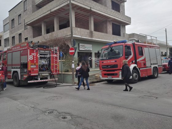 Divampa incendio nel negozio di articoli sportivi: fiamme partite da un deumidificatore - Corriere Salentino