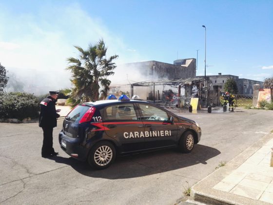 Corto circuito del frigorifero: incendio distrugge chiosco di un fast-food. Danni ingenti e disagi - Corriere Salentino
