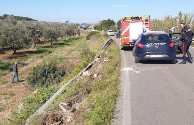 Tir finisce fuori strada e si ribalta nei campi: conducente trasportato in ospedale con "codice rosso" - Corriere Salentino