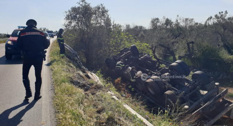 Tir finisce fuori strada e si ribalta nei campi: conducente trasportato in ospedale con "codice rosso" - Corriere Salentino