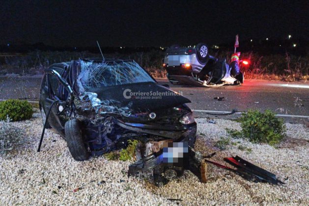 Tremento schianto in serata tra due auto: vetture distrutte, miracolati i due conducenti - Corriere Salentino