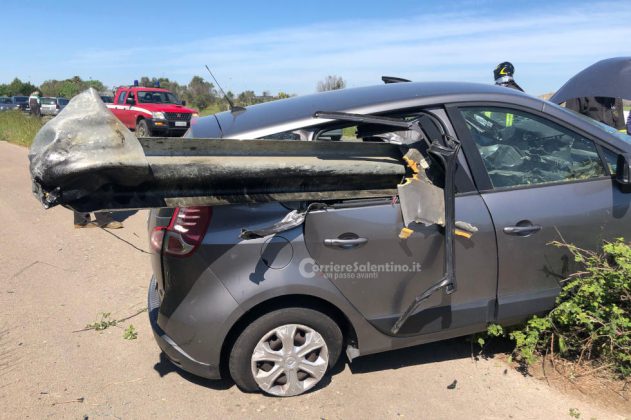 Auto si schianta contro il guardrail e ne viene trafitta: corsa in ospedale per l'automobilista - Corriere Salentino