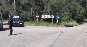 Tragico schianto, perde il controllo della moto dopo un sorpasso: muore 20enne - Corriere Salentino